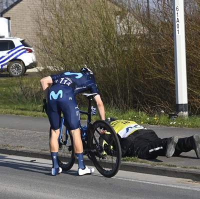 Foto zu dem Text "Bordstein und Streckenposten stoppen Ackermann und Kanter "