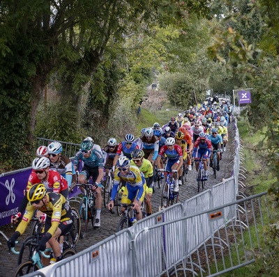 Foto zu dem Text "Oudenaarde weitere sechs Jahre Ziel der Flandern-Rundfahrt"