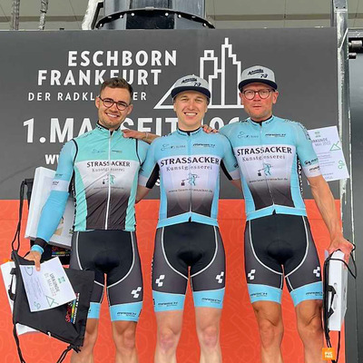Foto zu dem Text "Velotour Frankfurt: Dreifach-Sieg für Team Strassacker"