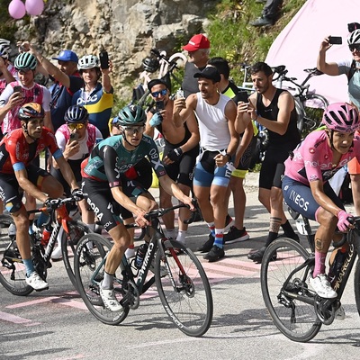 Foto zu dem Text "Über das Dach der Italien-Rundfahrt zur letzten brutalen Rampe"