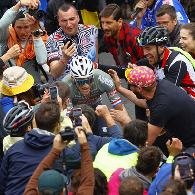Foto zu dem Text "Van der Poel reist ohne Rennen vom Giro zur Tour"