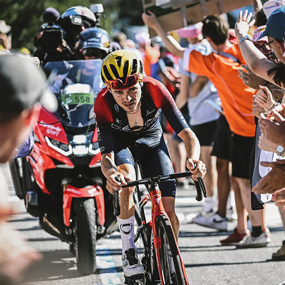 Foto zu dem Text "Pidcock krönt sein Tour-Debüt mit dem Sieg in Alpe d‘Huez"