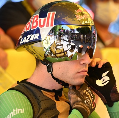 Foto zu dem Text "Van Aert reagiert ungehalten auf “Scheiß-Frage“"