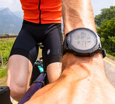 Foto zu dem Text "Garmin Fenix7 Sapphire Solar Edition: Unverzichtbarer Begleiter"