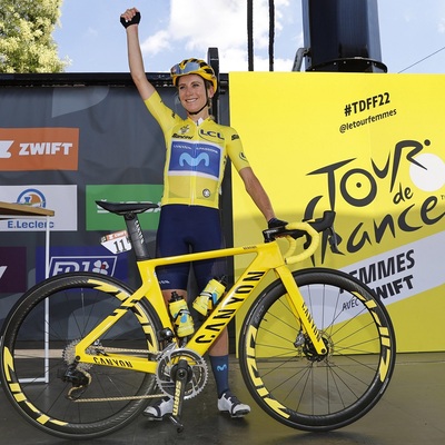 Foto zu dem Text "Van Vleuten in eigener Liga bei der Tour de France der Frauen"