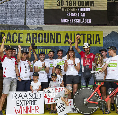 Foto zu dem Text "Race Around Austria: Michetschläger gewinnt nach Kopf-an-Kopf-Duell"