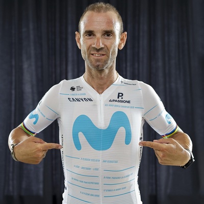 Foto zu dem Text "Movistar ehrt Valverde mit speziellem Vuelta-Trikot"