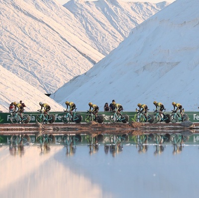 Foto zu dem Text "Titelverteidiger Roglic schon zum Auftakt im Roten Trikot?"