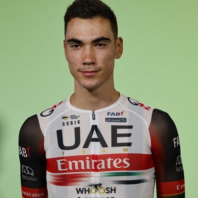 Foto zu dem Text "Vuelta-Fünfter Ayuso bleibt trotz positivem Coronatest im Rennen"