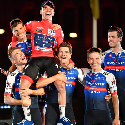 Foto zu dem Text "Evenepoel fast ohne Schlaf hellwach zum Vuelta-Triumph"