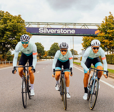 Foto zu dem Text "Le Blanq Silverstone: Mit Chris Hoy auf zwei und auf vier Rädern"