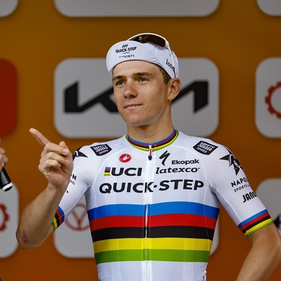 Foto zu dem Text "Für Evenepoel hat nun das Gelbe Trikot Priorität"