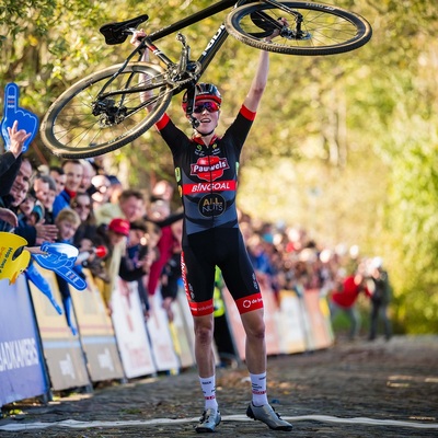 Foto zu dem Text "Van Empel auch am Koppenberg nicht zu stoppen"