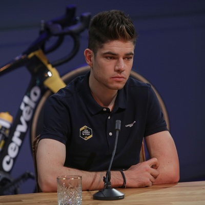 Foto zu dem Text "Van Aert wehrt sich gegen aufdringliche Fans"