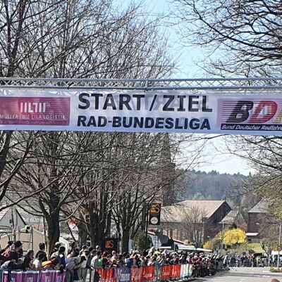 Foto zu dem Text "Rad-Bundesliga der Männer startet an der Südlichen Weinstraße"