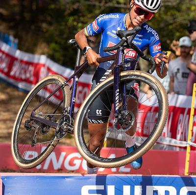 Foto zu dem Text "Ceylin del Carmen Alvarados Canyon Inflite CF SLX Cyclocross"