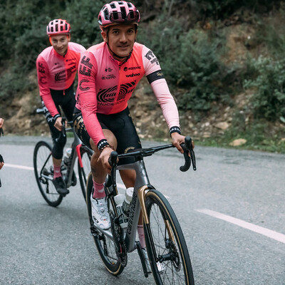 Foto zu dem Text "Carapaz nach Tonsillektomie zurück im Training"