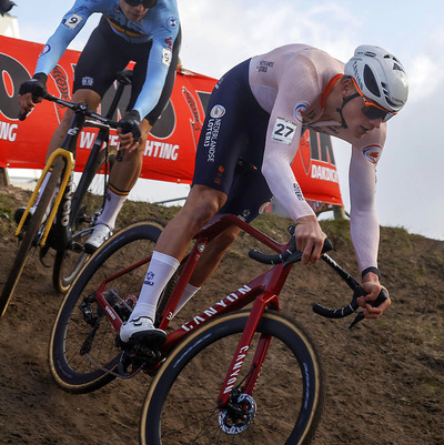 Foto zu dem Text "Mathieu van der Poels Canyon Inflite CF SLX Cyclocross"