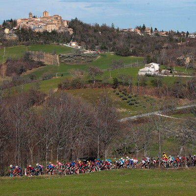 Foto zu dem Text "Vom Winde verweht - Gefährliche Szenen bei Tirreno-Adriatico"