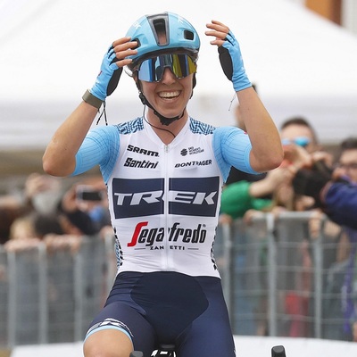 Foto zu dem Text "Van Anrooij stürmt in Cittiglio zum ersten WorldTour-Sieg"