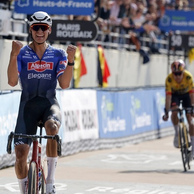 Foto zu dem Text "Van der Poel gewinnt das 120. Paris-Roubaix im Rekordtempo"