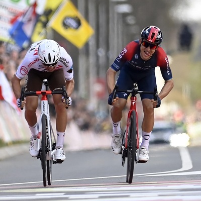 Foto zu dem Text "Fotofinishs zugunsten von Van Aert und Kwiatkowski"