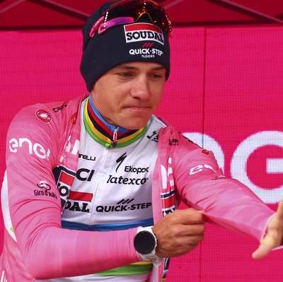 Foto zu dem Text "Evenepoel muss den Giro d´Italia im Rosa Trikot verlassen"