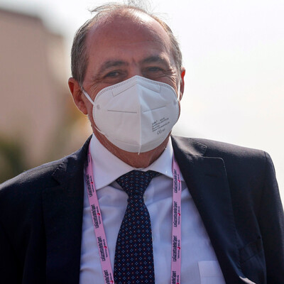 Foto zu dem Text "Giro-Boss Vegni kündigt im Umgang mit Fahrern Maskenpflicht an"