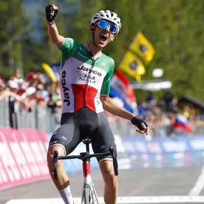 Foto zu dem Text "Vierter Heimsieg beim Giro: Zana jubelt in der Tricolore"