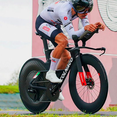 Foto zu dem Text "Joao Almeidas Colnago TT1: Premiere mit Scheiben"