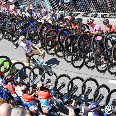 Foto zu dem Text "Küng organisiert Schär zum Abschied ein Fahrradspalier"