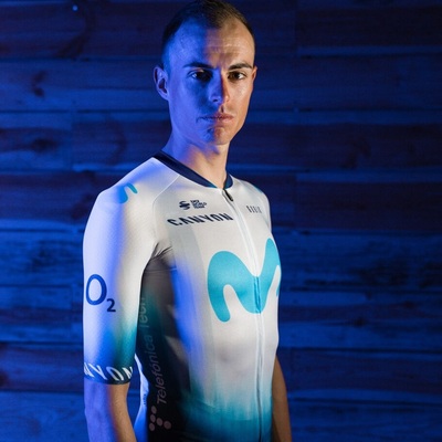 Foto zu dem Text "Movistar-Teams in “Iceberg“-Trikots bei Tour de France"