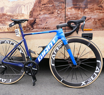 Foto zu dem Text "Simon Yates´ Giant Propel SL: Aero für die Berge"