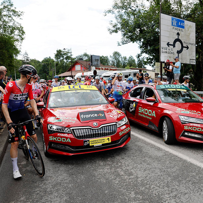 Foto zu dem Text "Tour: Sturz sorgt für 30-minütigen Stillstand auf der 14. Etappe"