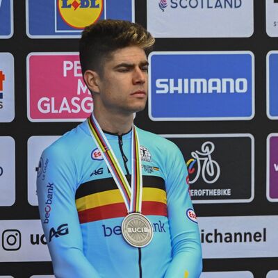 Foto zu dem Text "Van Aert kritisiert Funkverbot beim WM-Straßenrennen"