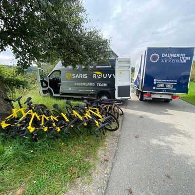 Foto zu dem Text "Saris Rouvy Sauerland mit Dauner-Transporter zur D-Tour"