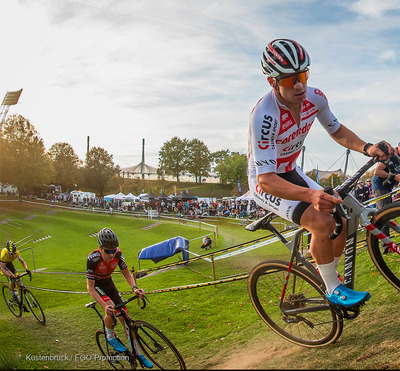 Foto zu dem Text "Munich Super Cross: Querfeldein im Park"