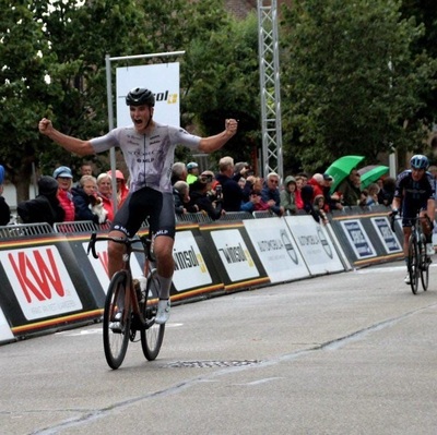 Foto zu dem Text "Stagiaire Behrens sorgt für ersten UCI-Sieg von Storck Metropol"
