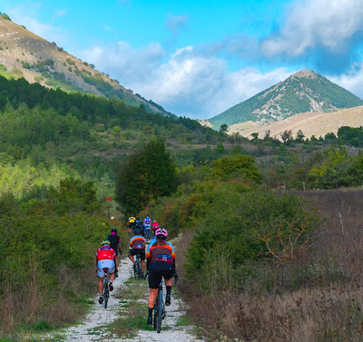 Foto zu dem Text "Nova Eroica Gran Sasso: Durch das “kleine Tibet“ Italiens"