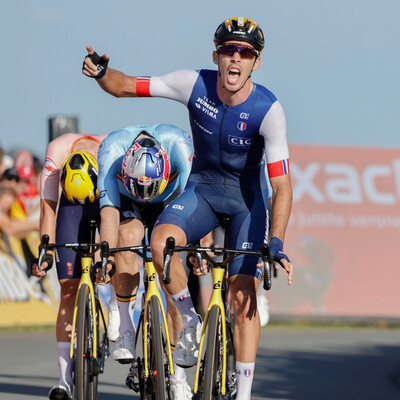 Foto zu dem Text "Laporte vor Van Aert und Kooij: Jumbo-Trio erobert EM-Podium"