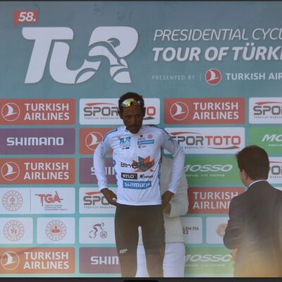 Foto zu dem Text "Bike-Aid-Fahrer Yemane nach “super Show“ im Weißen Trikot"