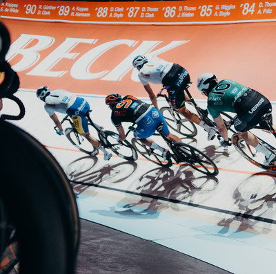 Foto zu dem Text "Sixdays Bremen: “Wir bringen jede/n auf die schiefe Bahn!“"