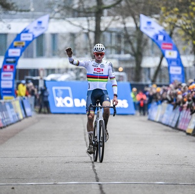 Foto zu dem Text "Van der Poel stürmt in Herentals zum 150. Sieg seiner Karriere"