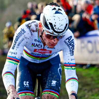 Foto zu dem Text "“Big 3“ in Gavere auf dem Podium: Van der Poel siegt überlegen"