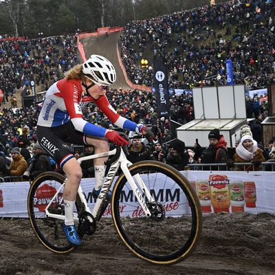 Foto zu dem Text "Pieterse baut in Zonhoven ihre Siegesserie aus"