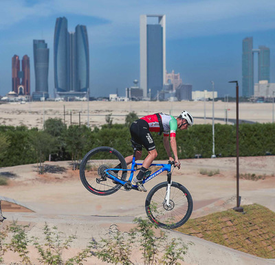 Foto zu dem Text "Hero Abu Dhabi: Sagan bei MTB-Rennen in der Wüste"