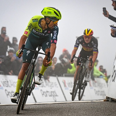 Foto zu dem Text "Martinez schlägt Evenepoel im Bergsprint und holt Gelb"