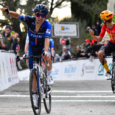 Foto zu dem Text "Johannessen jubelt vor dem Strich: Martinez gewinnt Classic Var "