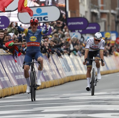 Foto zu dem Text "Pedersen glaubt an seinen Sprint und schlägt van der Poel"