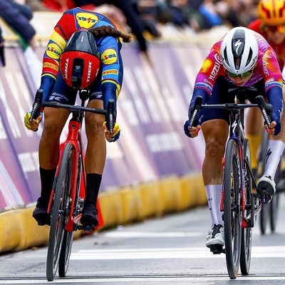 Foto zu dem Text "Wiebes holt sich gegen Balsamo ihren ersten Gent-Wevelgem-Sieg"